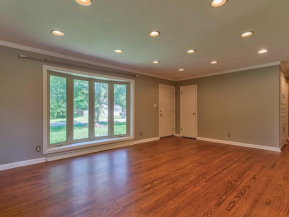 5th image of 1016 S Lombard Ave