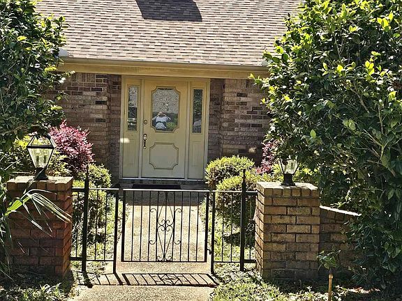4th image of 320 Shetland Ct