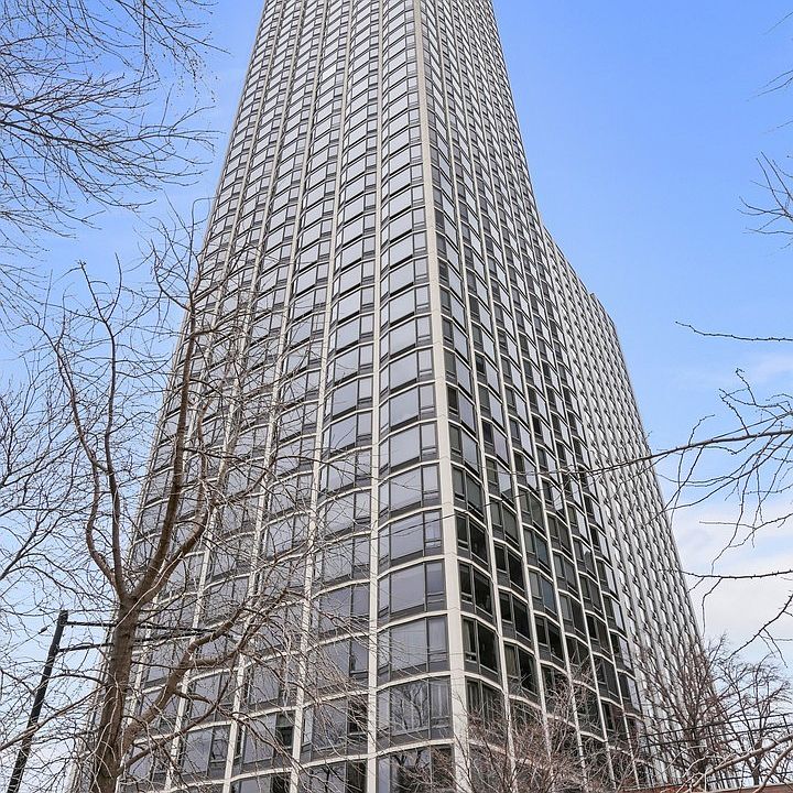 1st image of 1555 N Astor St APT 20SE