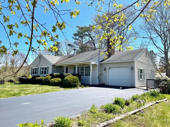 29 Woodside Drive, Kennebunk, ME 04043