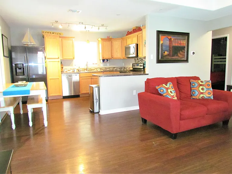 1024 S Live Oak St — Photo 11