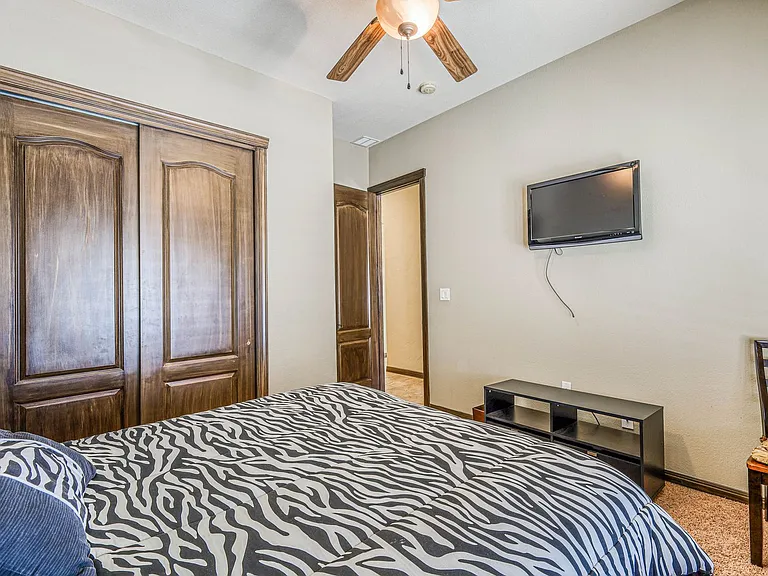 6459 Snowheights Ct — Photo 37