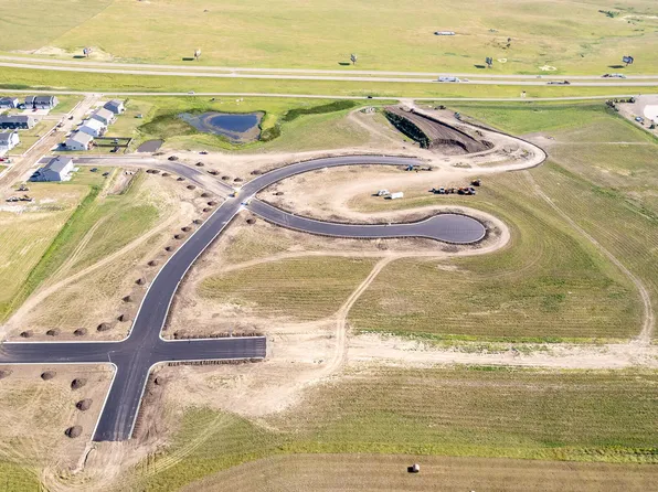 4527 Blackstone Ln NW, Mandan, ND 58554