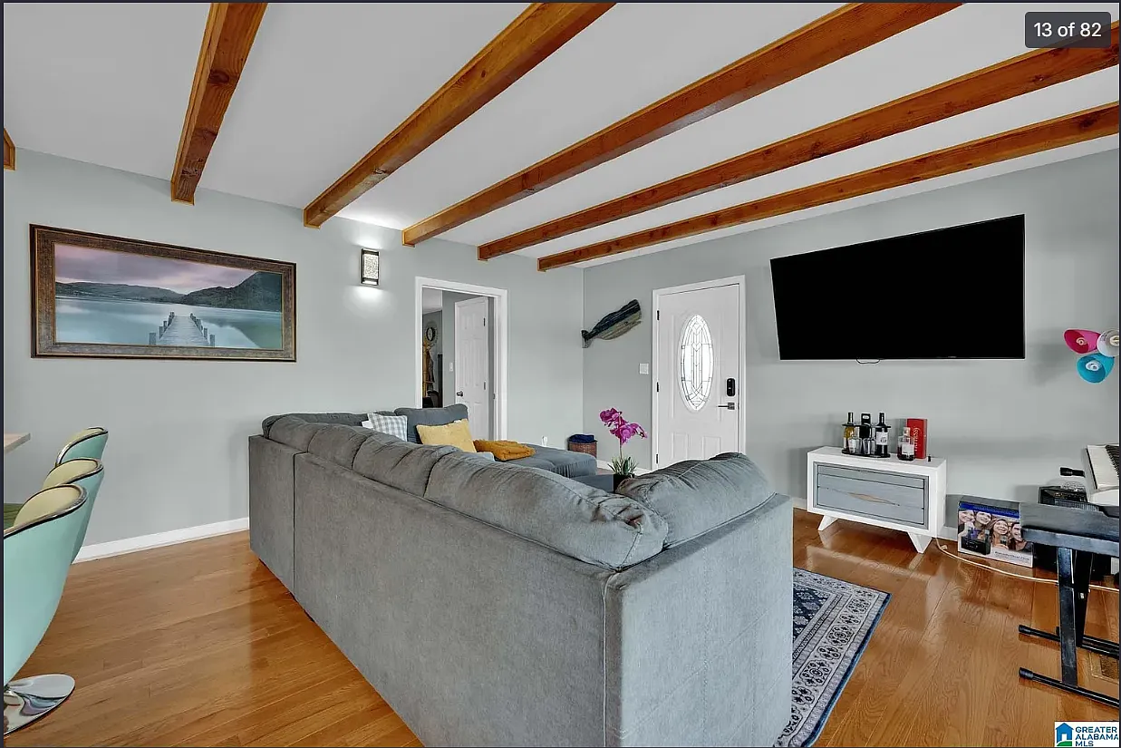 4 bed, 2250 sqft, $5,550 — Photo 3