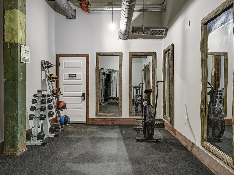 110 W Market St — Photo 31