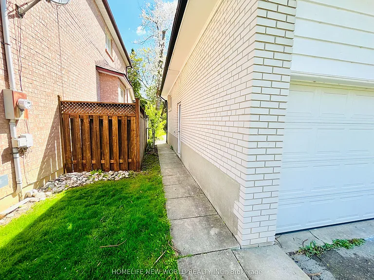 127 Highgate Ave #BASEMENT — Photo 3