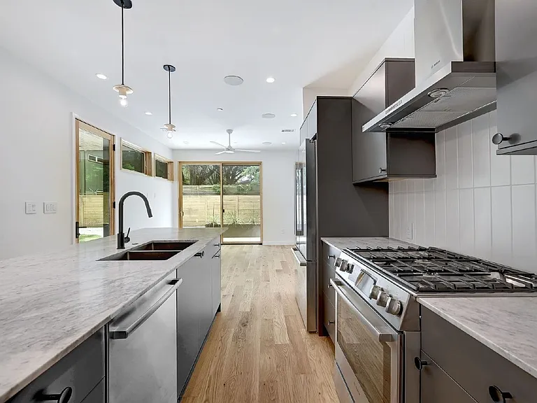 1411 Haskell St #4 — Photo 9