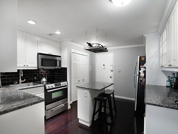 5th image of 435 E 86th St APT 2D