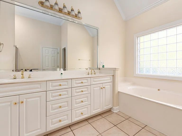 108 Barrett Pl — Photo 13