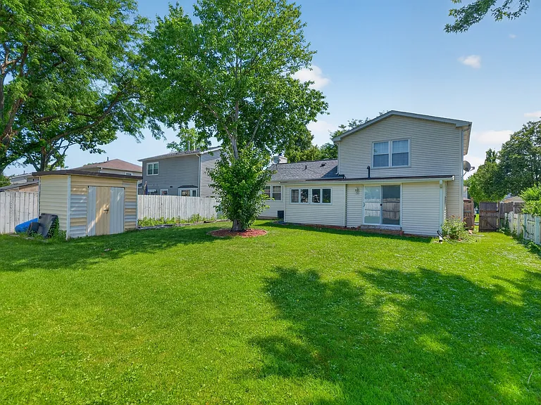 898 Debra Ln — Photo 5