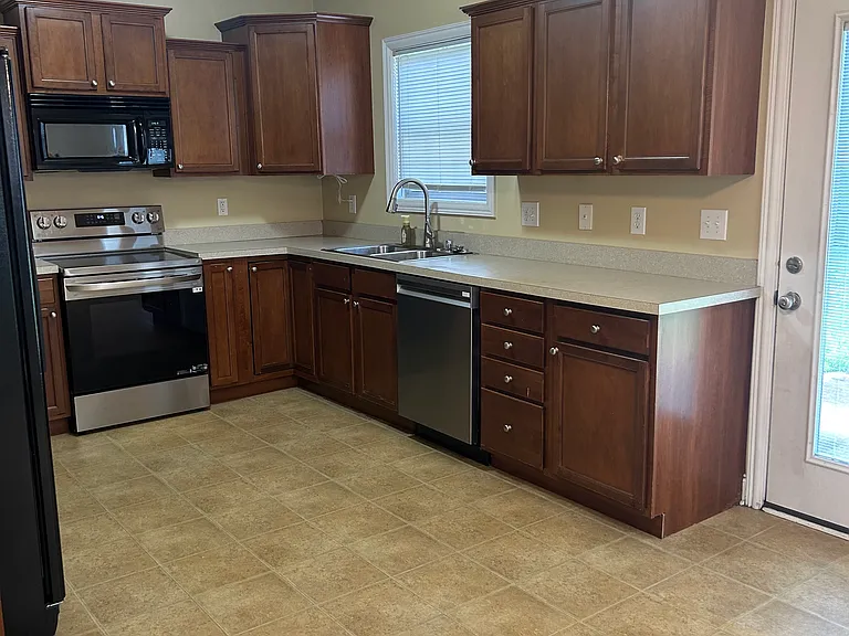 182 Pavilion Dr — Photo 8