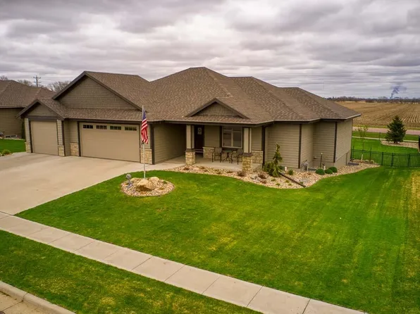2804 Woodbine Ave, Yankton, SD 57078