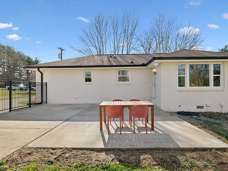 816 Victoria Dr — Photo 44