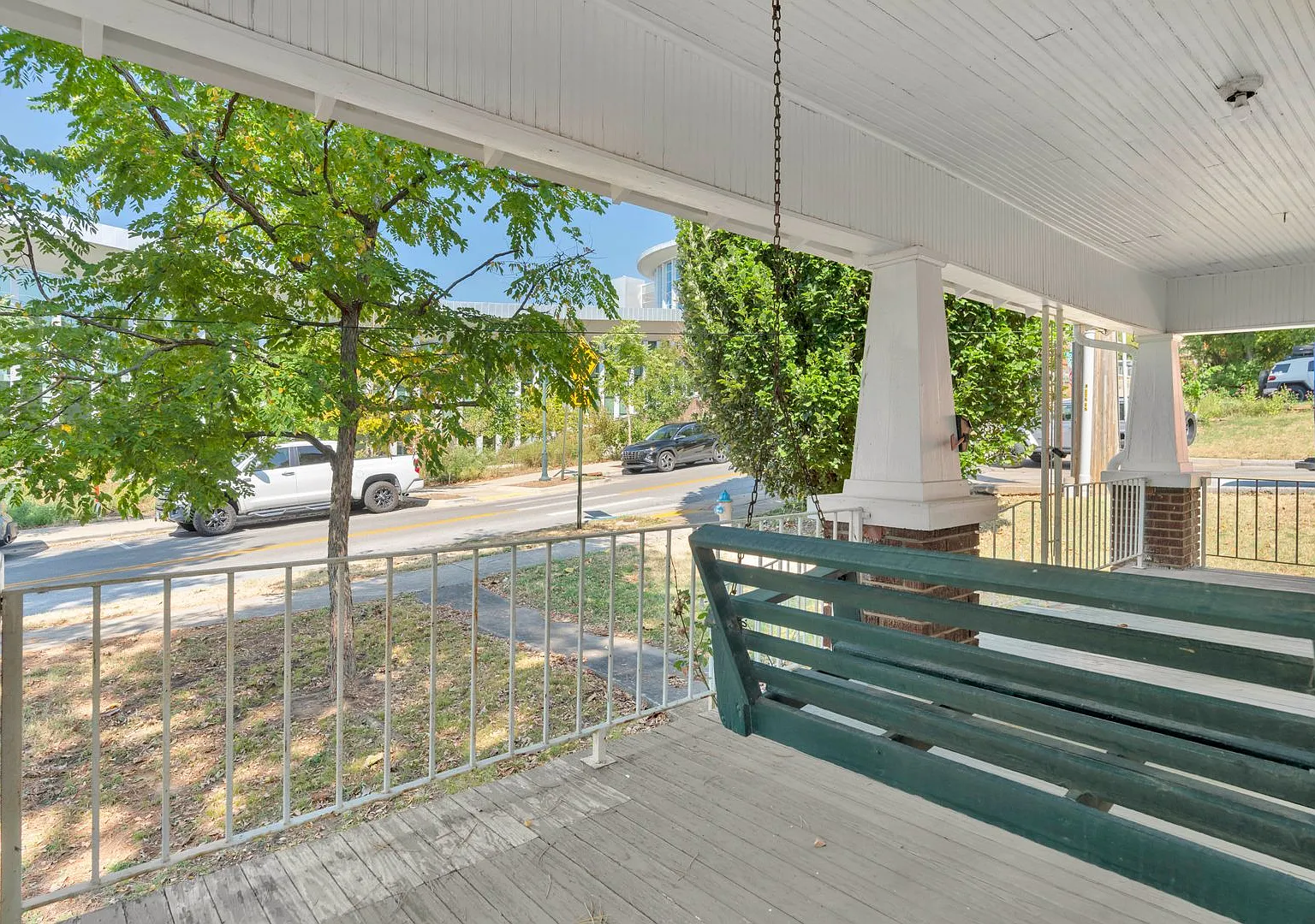 Cute 2 Bed 1 Bath in PRIME Location! — Photo 4