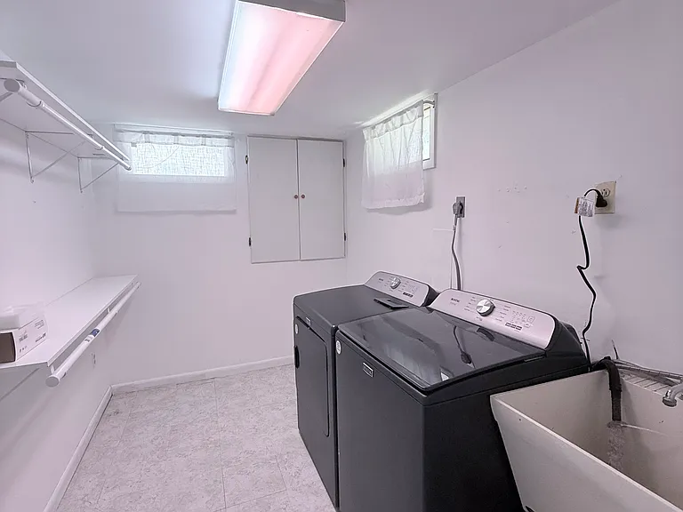 25 Greenview Ave #BASEMENT — Photo 4