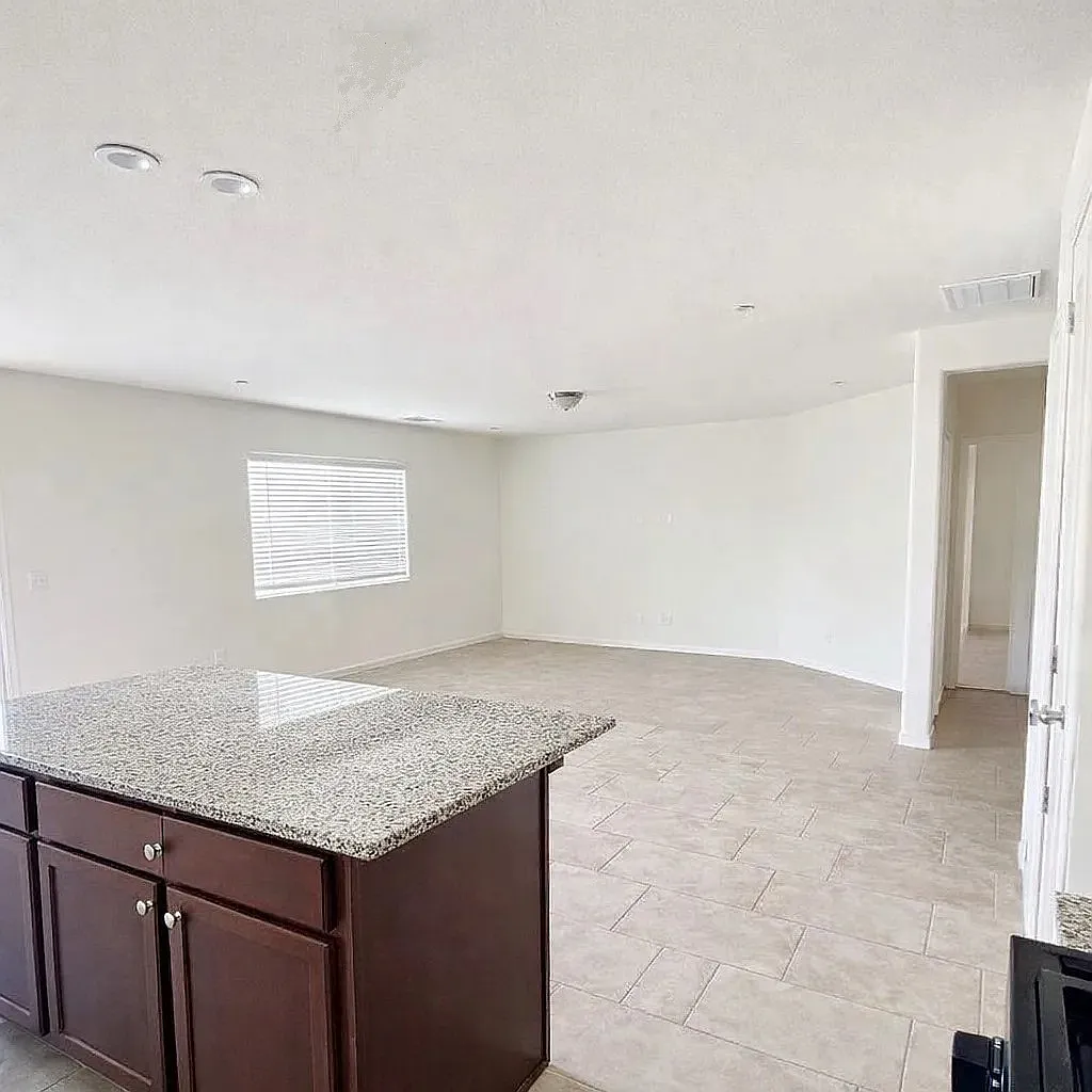3 bed, 1446 sqft, $2,400 — Photo 3