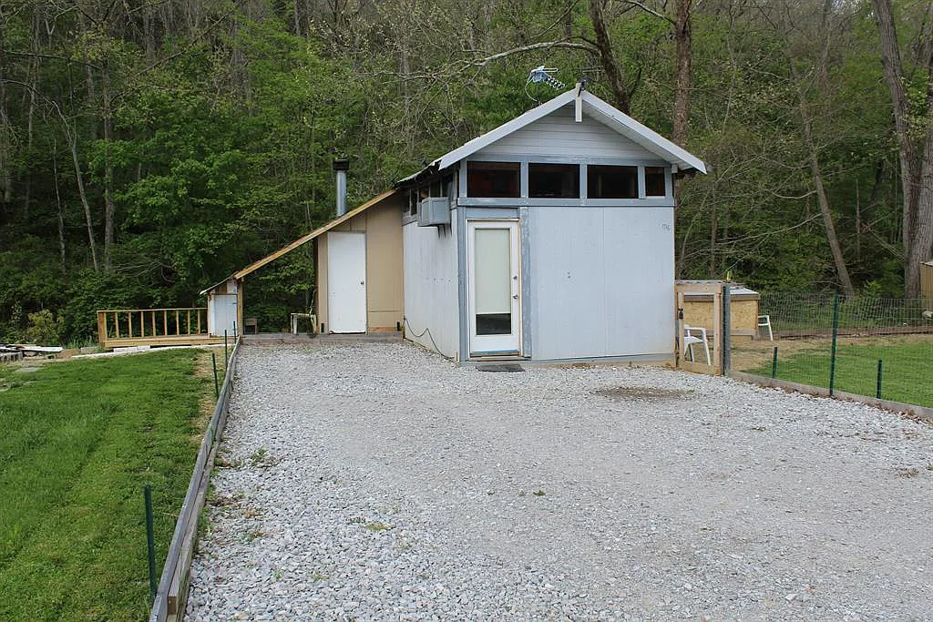 1516 Holts Creek Rd photo 1
