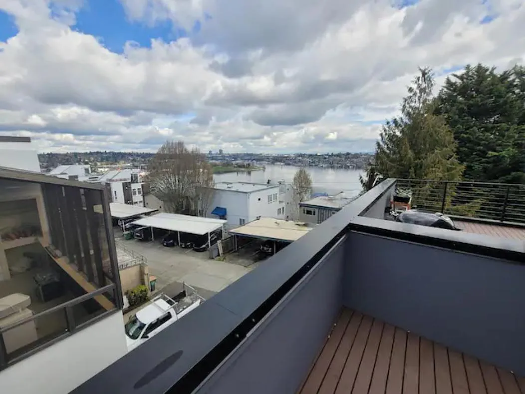 2408B Dexter Ave N — Photo 3