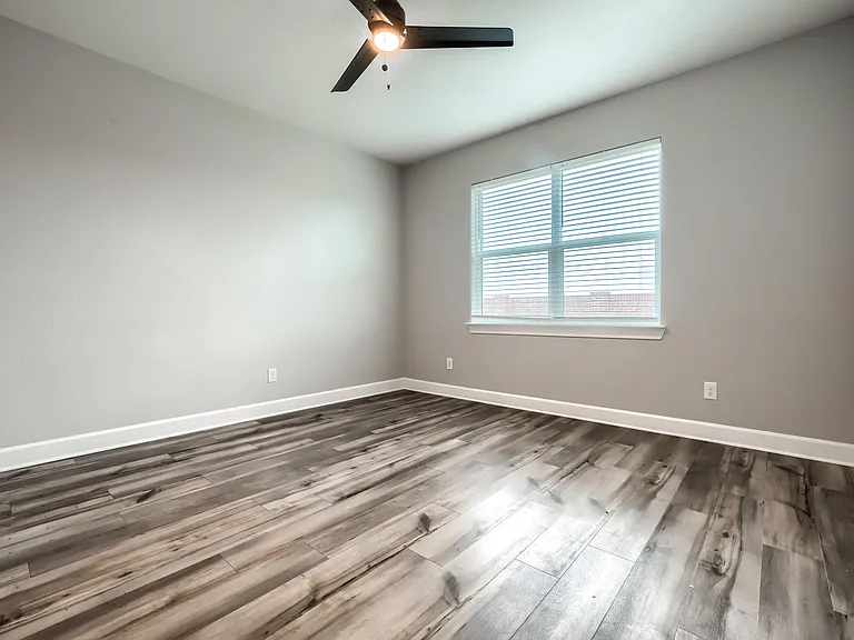 909 Emerson Dr — Photo 20