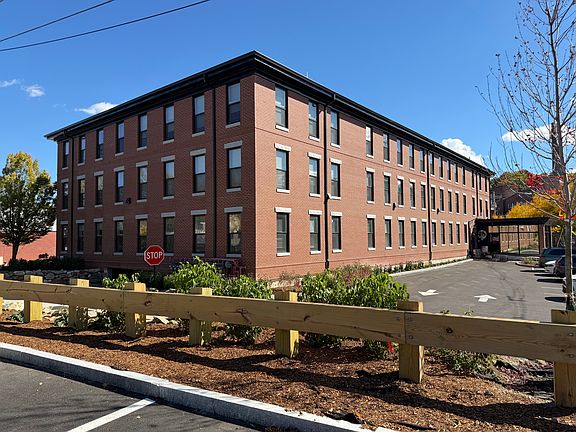 2nd image of 115 Main St #18