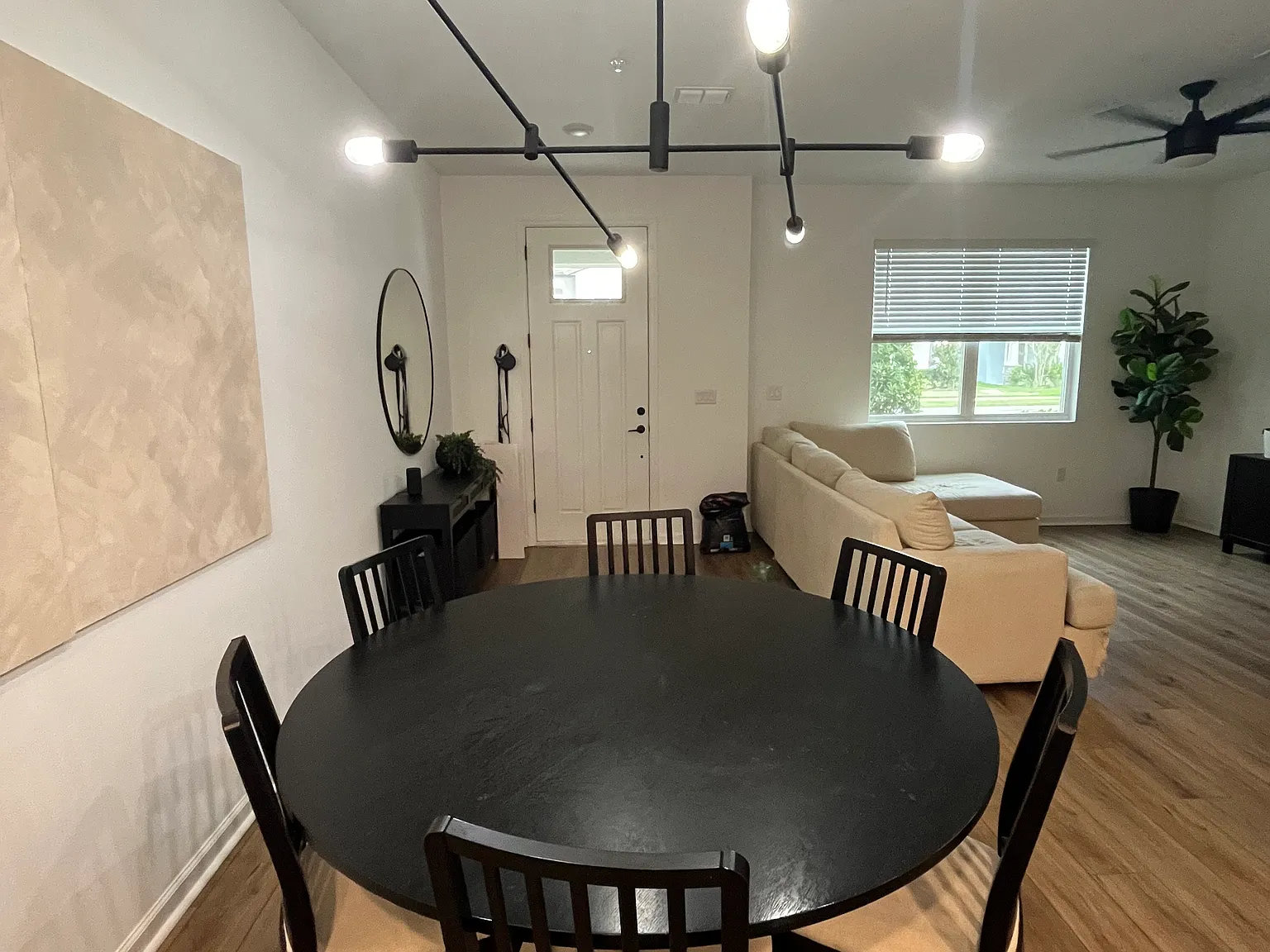 3 bed, 2.5 bath, 1678 sqft, $2,695 — Photo 3