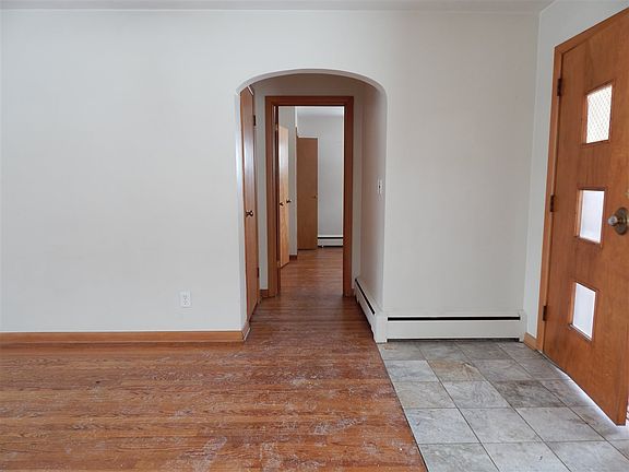 3rd image of 210 Hollister Ave