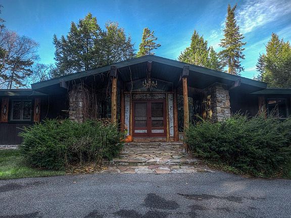 3rd image of 484 Mirror Lake Dr