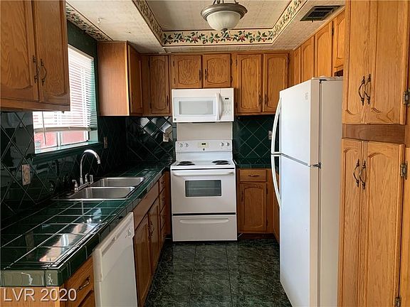 4th image of 3365 Narod St #0