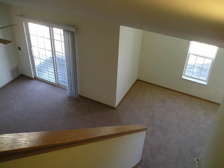 Commonwealth Village Apartments — Photo 8