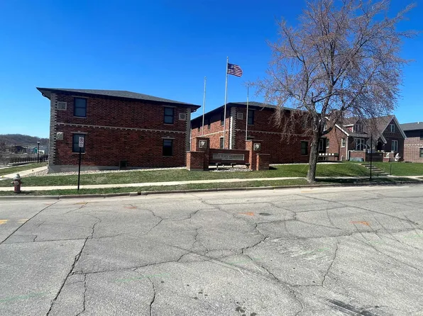 511 Garfield Ave, Dubuque, IA 52001