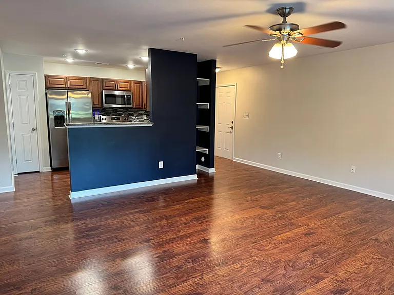 4704 Pennoak Ln #C — Photo 5