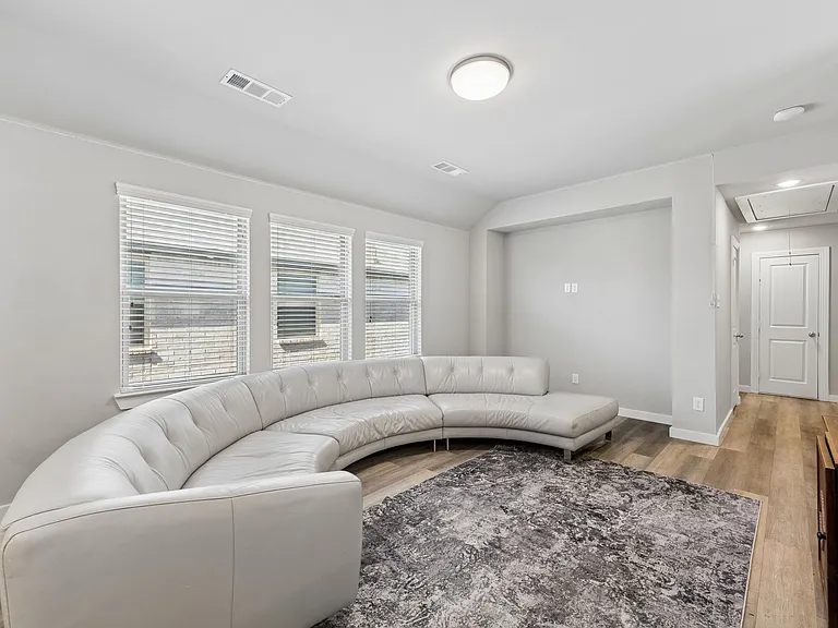 2321 Green River Rd — Photo 16