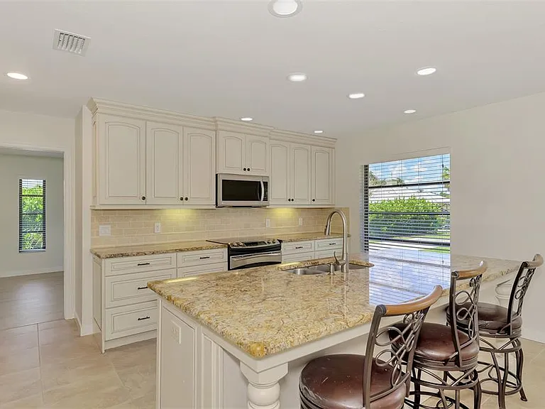 2340 Palmetto St — Photo 21