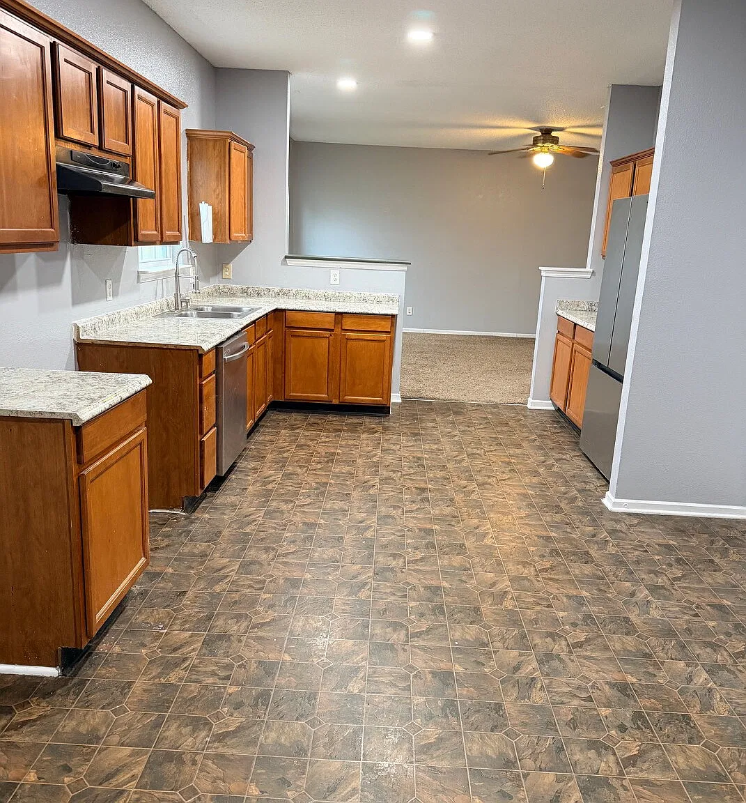 4 bed, 2.5 bath, 2746 sqft, $2,500 — Photo 3