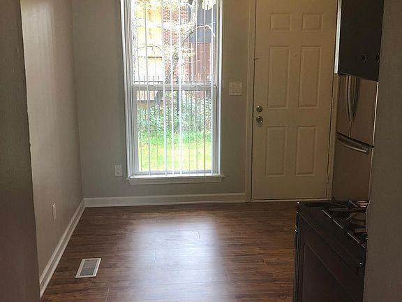 4th image of 537 Villa Dr