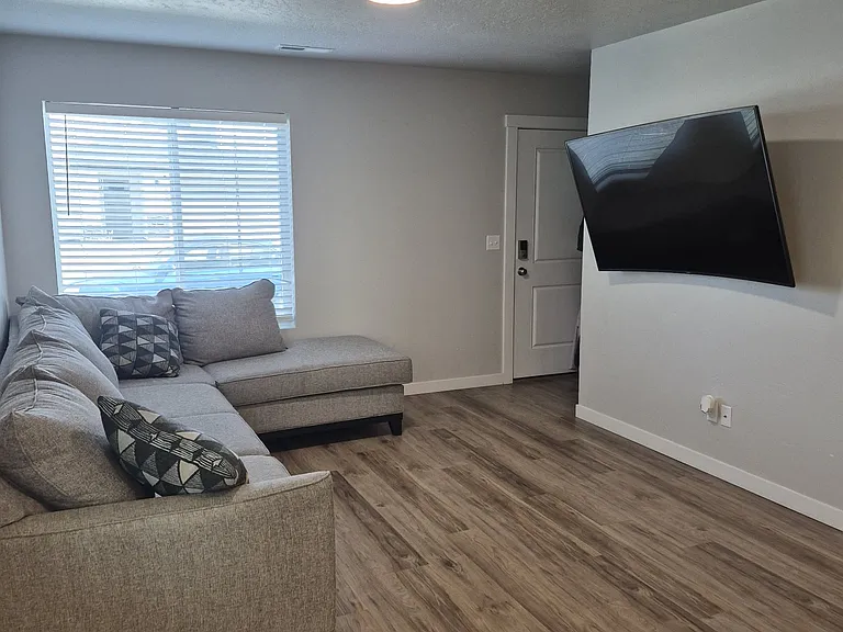 953 S Wavetrain Ave — Photo 2