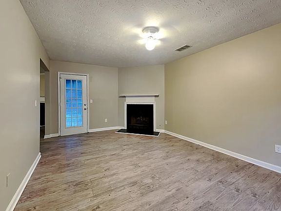 2nd image of 725 Country Manor Way