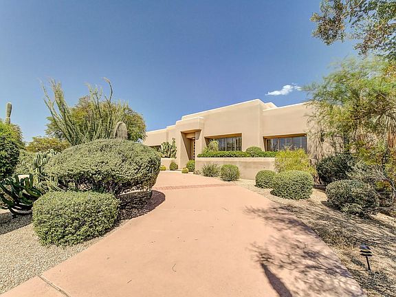 105-FrontExterior_Right