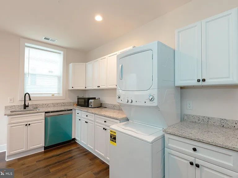 5705 Crestwood Pl — Photo 2