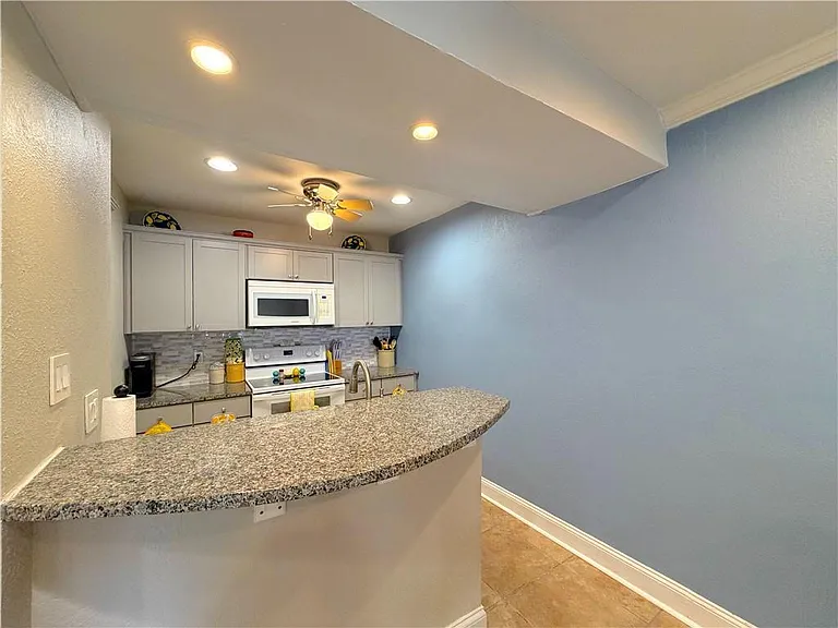 4727 Jarboe St #102 — Photo 7