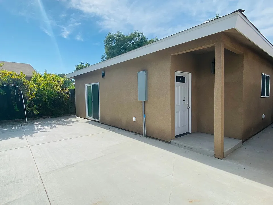 1112 Lemon Ave