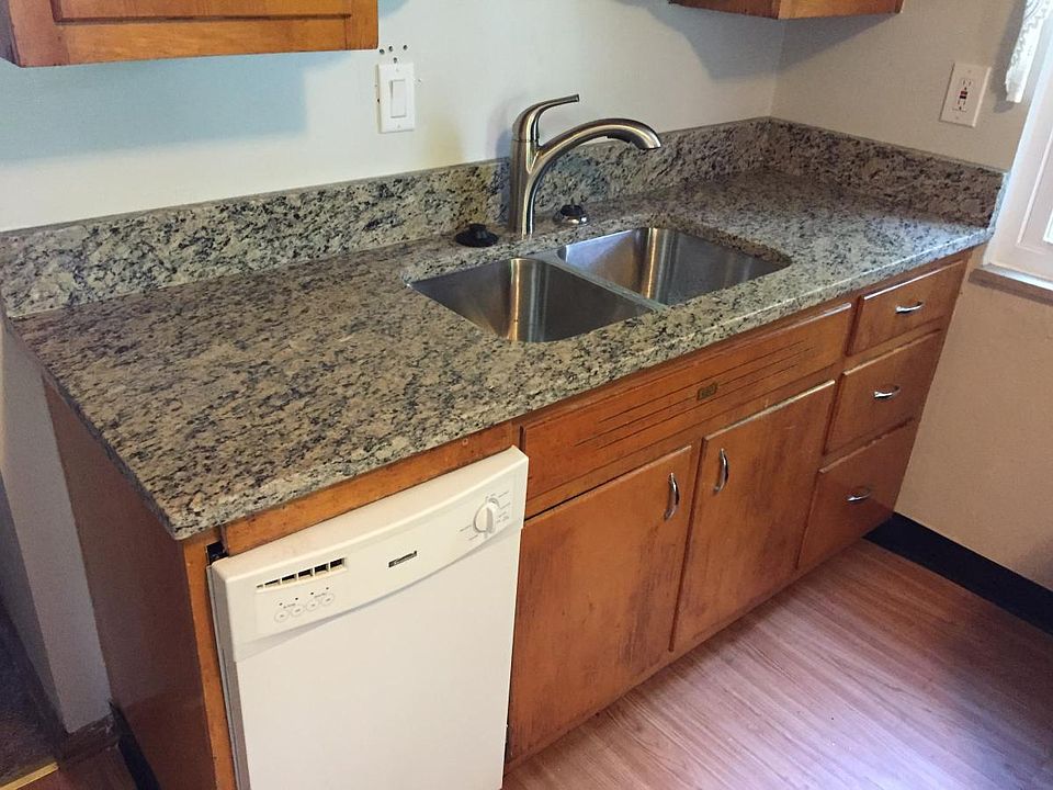 Granite counter, insinkerator, dishwasher pull out faucet