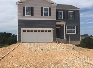 203 Knobby Hook Dr, Hanover, PA 17331