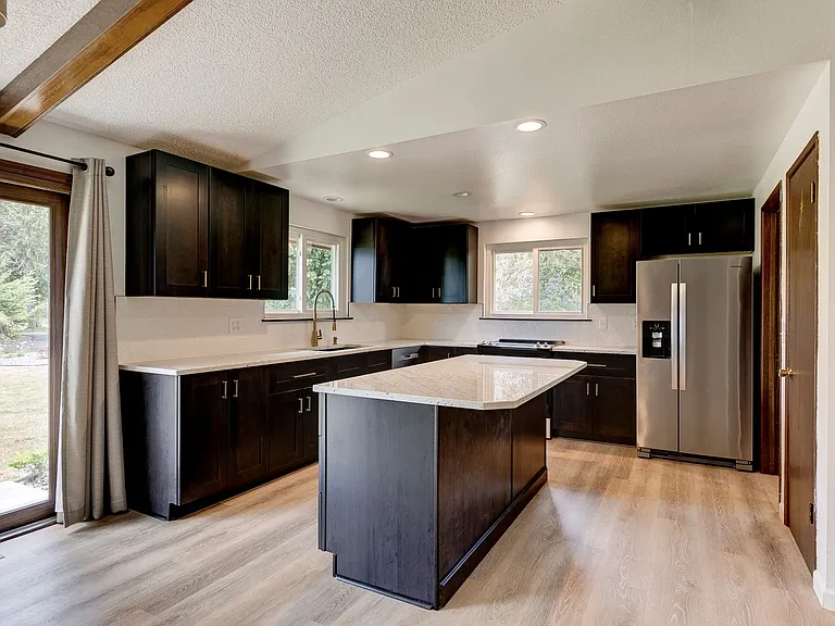 2156 Fairway Ln — Photo 3