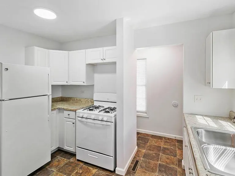 2203 Ottawa Ave — Photo 3