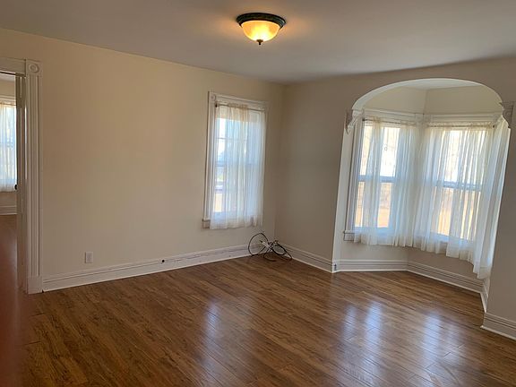 Bedroom with a lovely alcove. Lots of morning light as it faces east