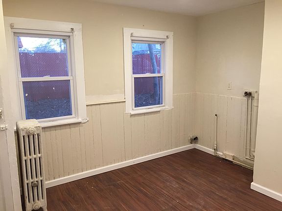 4th image of 208 Eagle Rock Ave