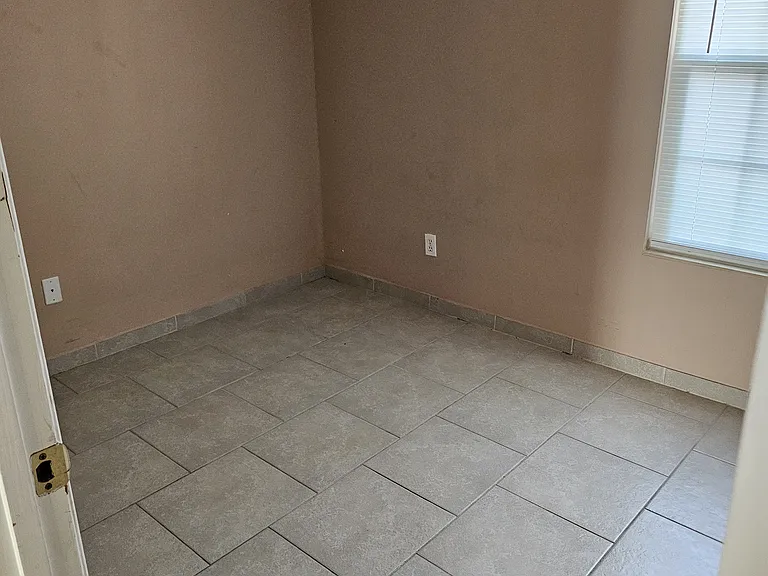 470 Pomont Ave — Photo 2