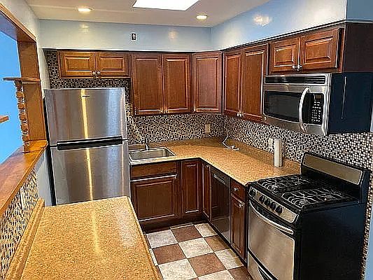 2nd image of 260 E 238th St Floor 2