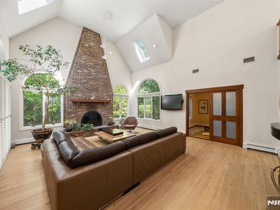 811 Domm Ct, Wyckoff, NJ, 07481